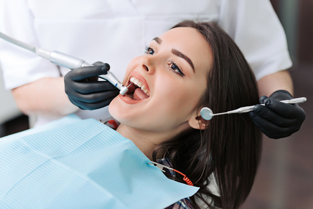 Teeth cleaning in clinic